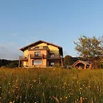 לינה וארוחת בוקר Schoebringer