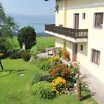 Schoebringer לינה וארוחת בוקר